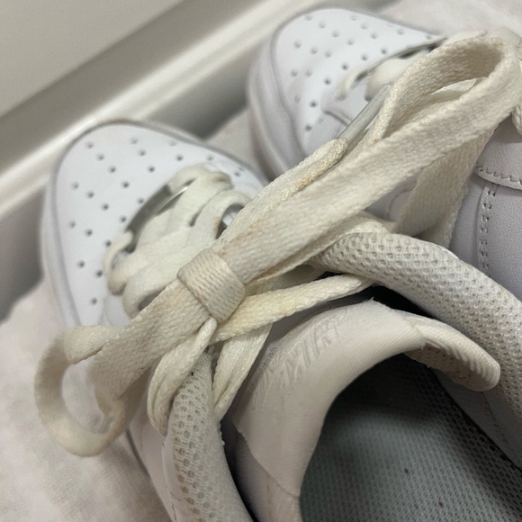 Nike Airforce 1 size 8 - Picture 4 of 9